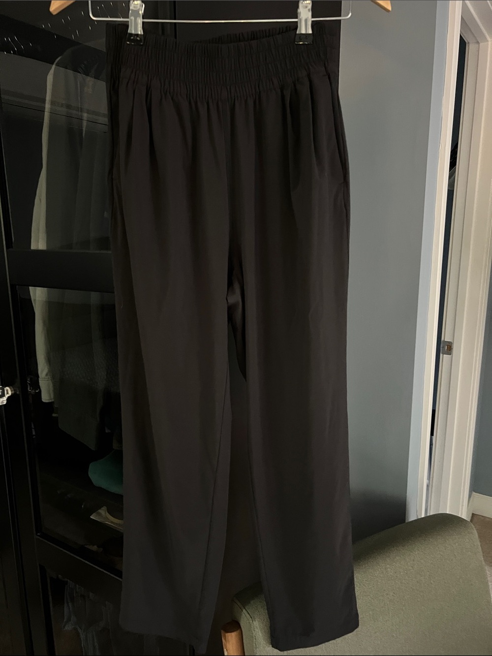 Vuori Women's Black Elastic-Waist Track Pants